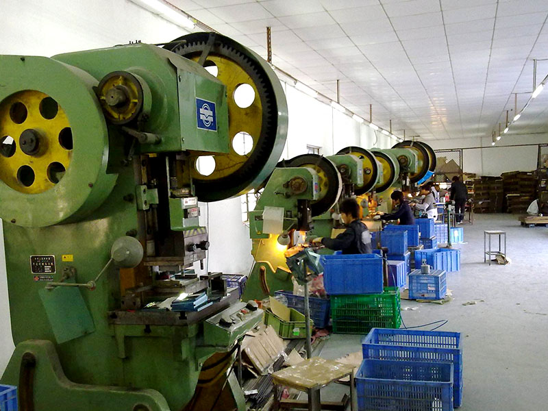 300多人的五金加工厂有多大?