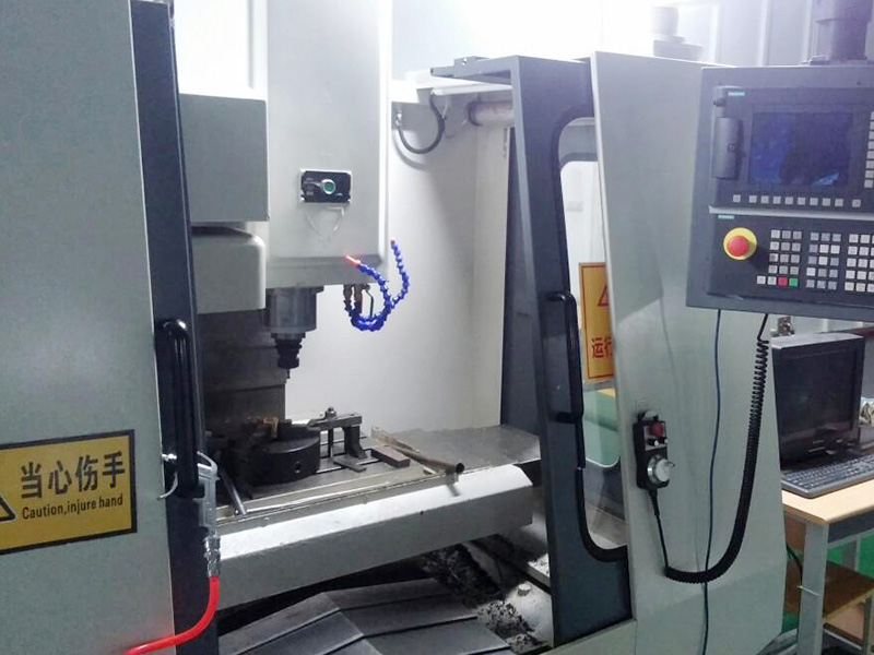 加工中心第四轴能否当车床用?