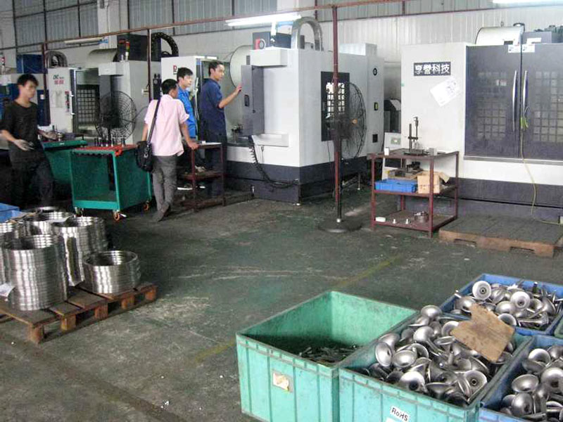 在小区内加工五金找谁投诉?